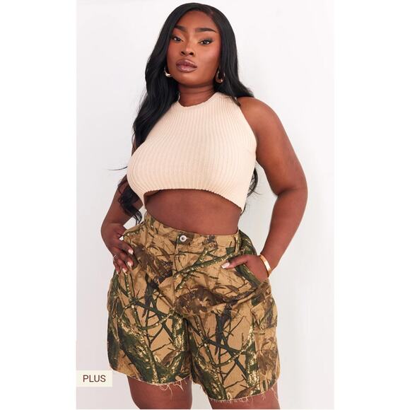 PrettyLittleThing Plus Khaki Camo Denim Cargo Shorts US Size 22 NWT - Picture 4 of 7